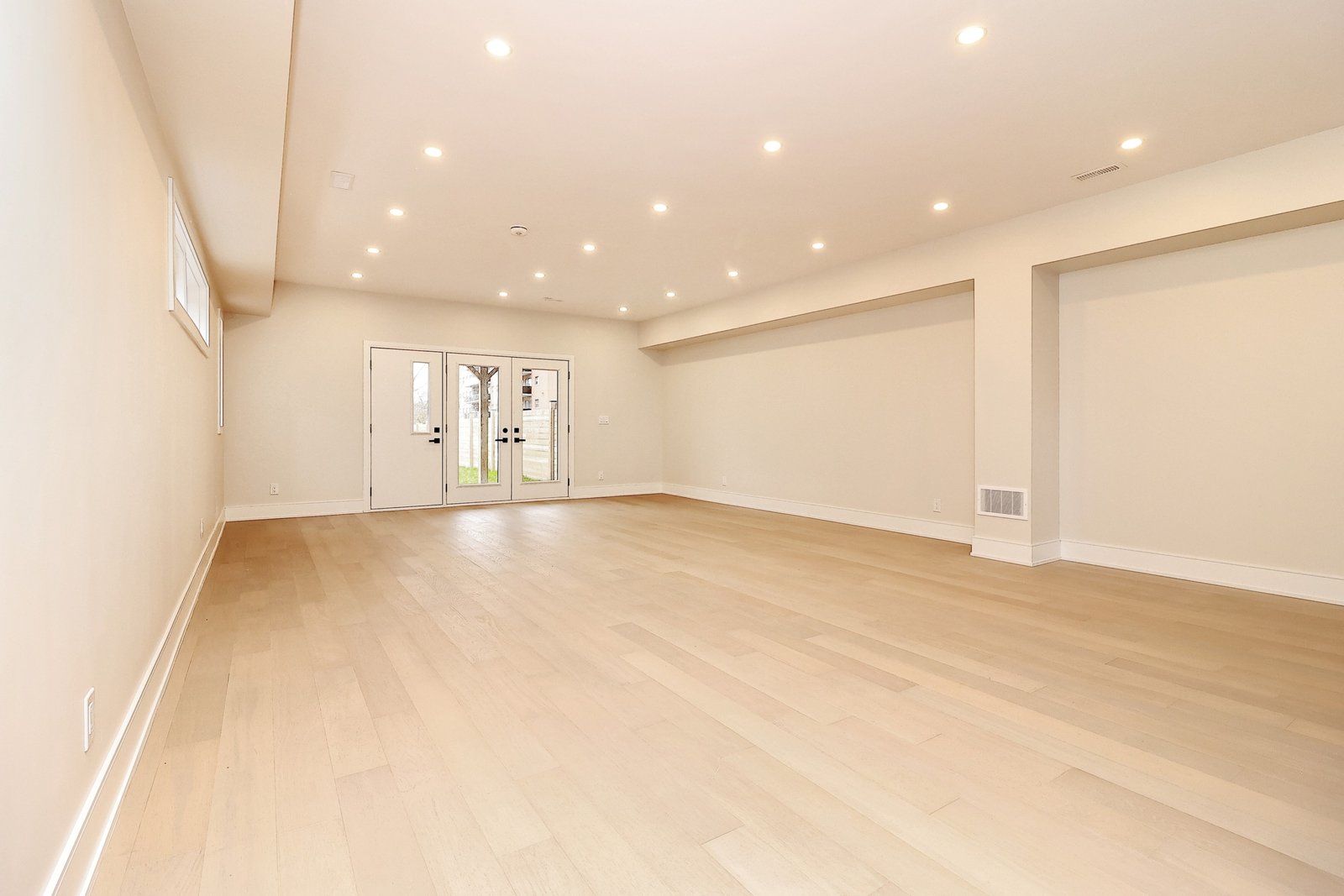 1046 Roosevelt Rd (17)