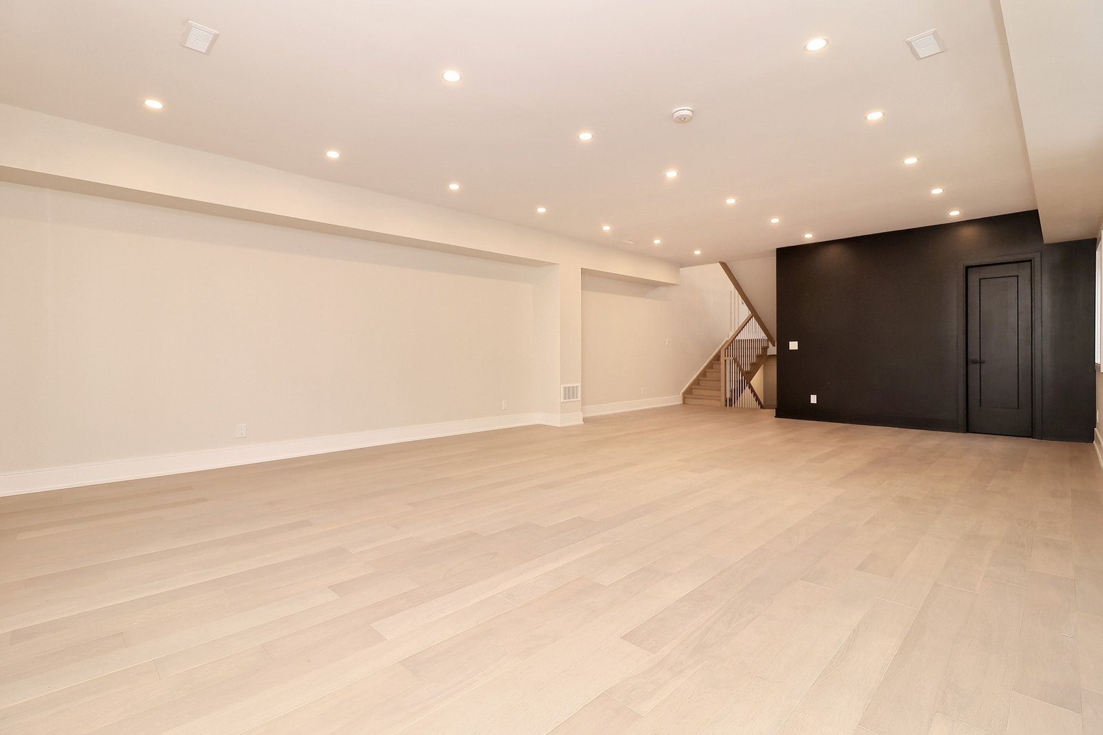 1046 Roosevelt Rd (18)