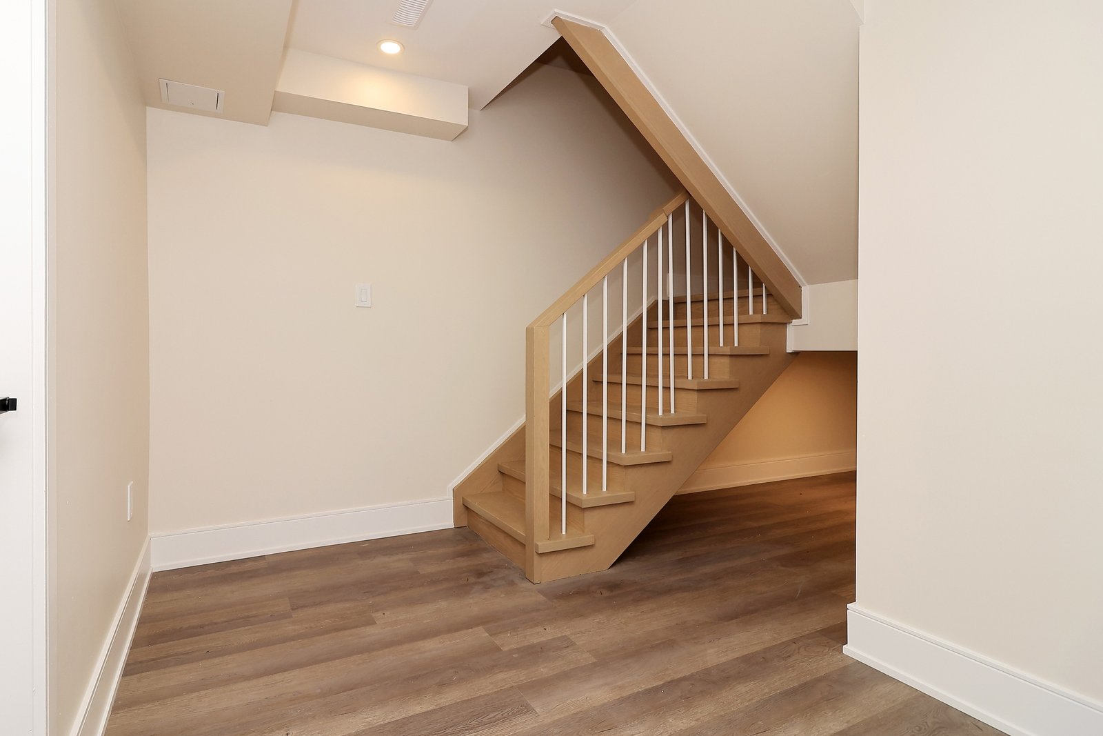 1046 Roosevelt Rd (29)