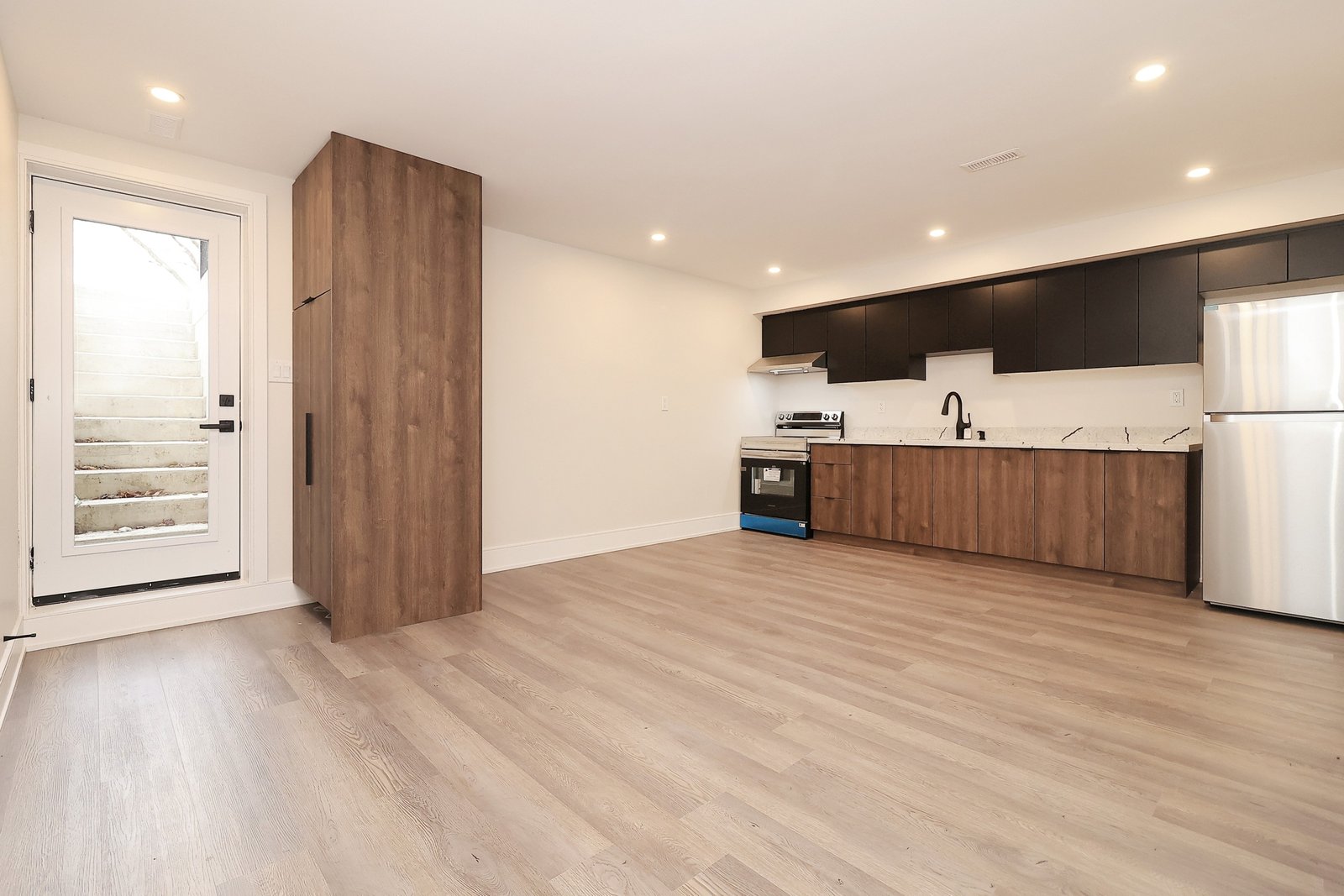 1046 Roosevelt Rd (33)